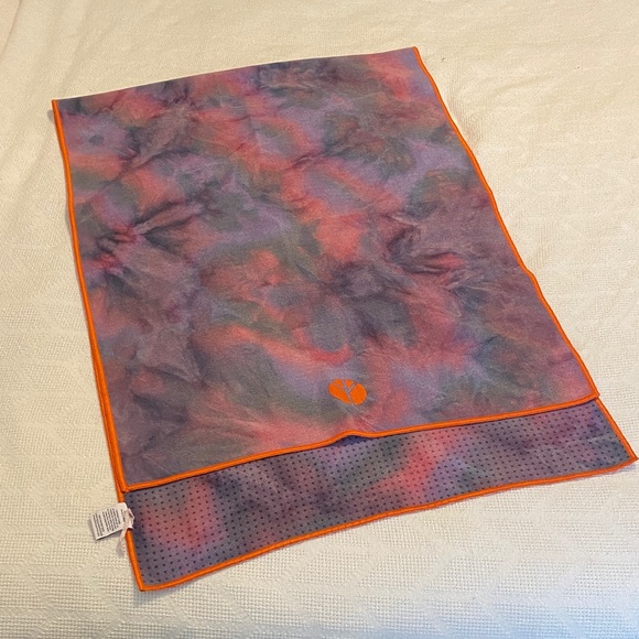 Manduka Yogitoes Hot Yoga Mat Towel Tie Dye Towel - Picture 1 of 8